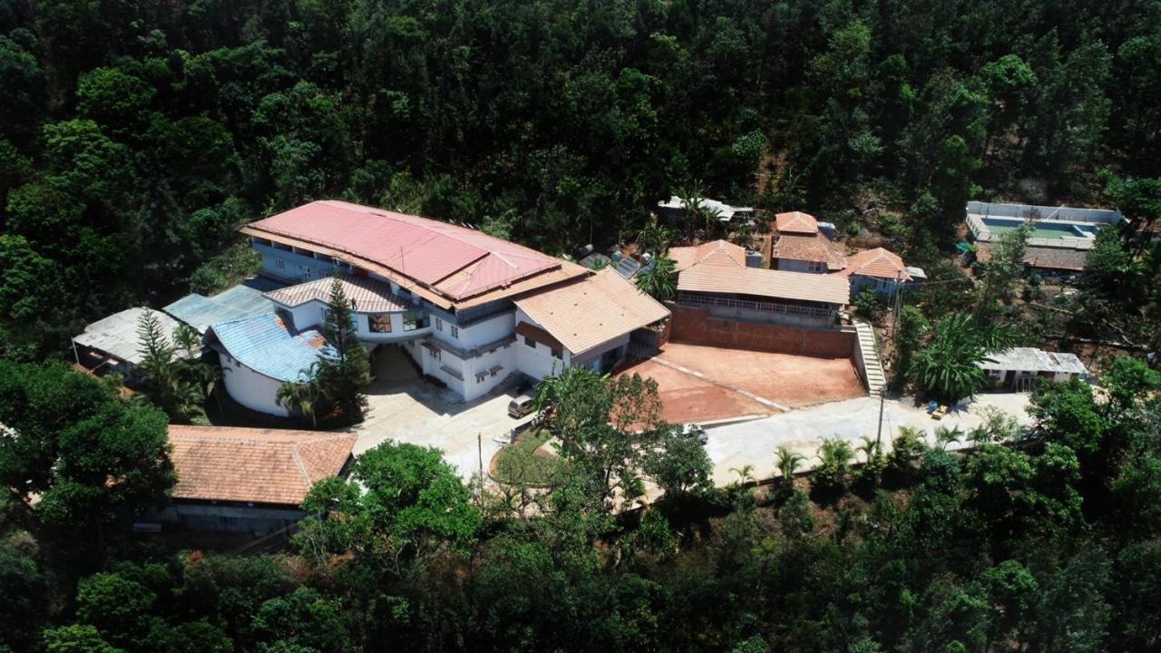 La Flora Beverly Hill Resort Madikeri Eksteriør bilde