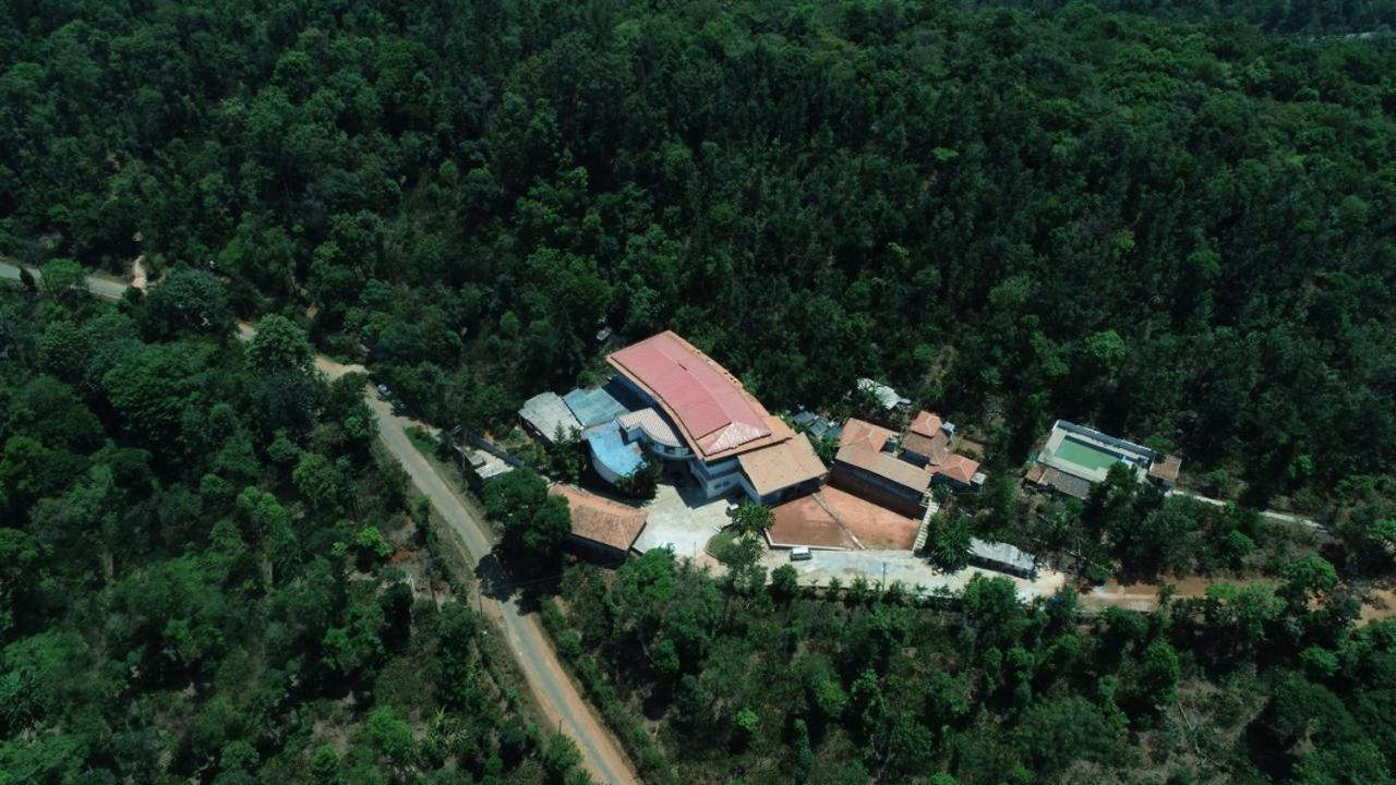 La Flora Beverly Hill Resort Madikeri Eksteriør bilde